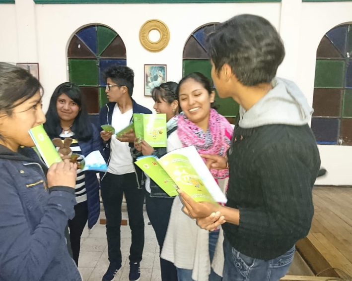 Irmã Susana participando do encontro de jovens na Capela Santa Mônica, em La Paz